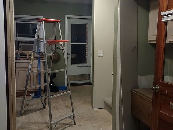 4th image of 15395 Harrison St