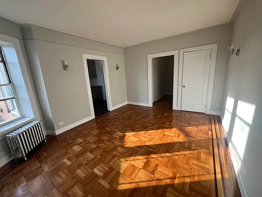 Living room, photo 2