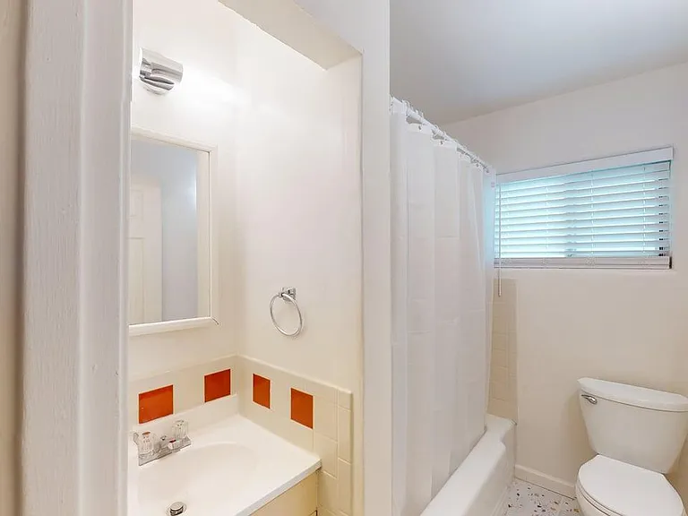 Classic Abq One Bedroom Apartment Just 4 Blocks to UNM — Photo 9