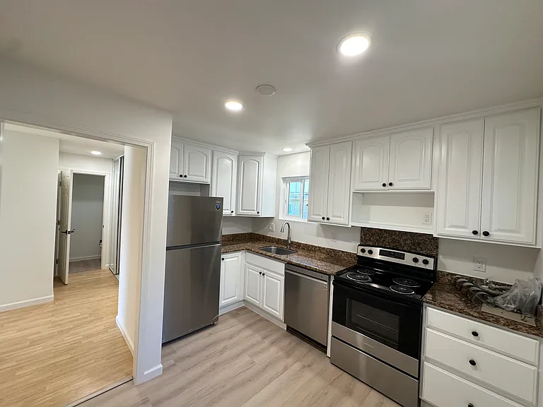 1336 Palos Verdes Dr #5 — Photo 9