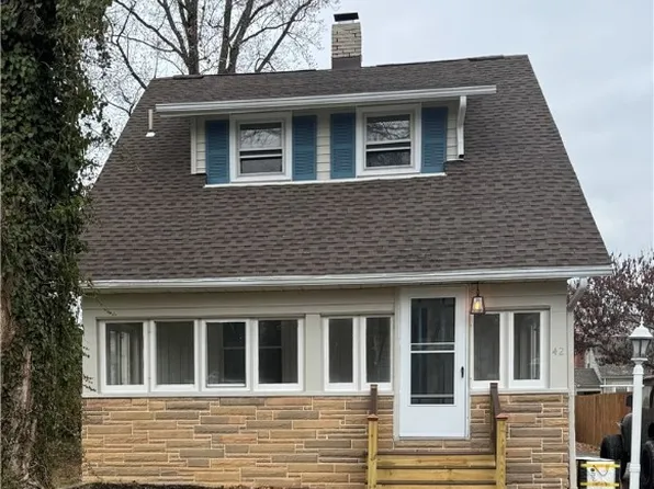 42 Edgewater Dr, Poland, OH 44514