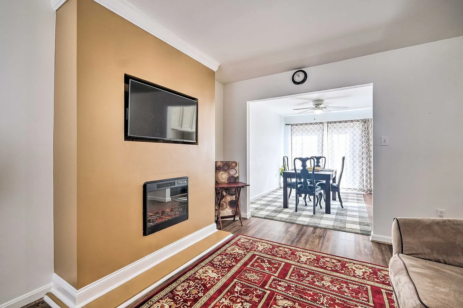 3 bed, 2.0 bath, 1097 sqft, $2,645 — Photo 2