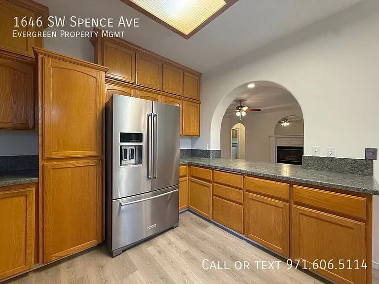 1646 SW Spence Ave — Photo 14