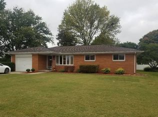 129 College Blvd, Carmi, IL 62821