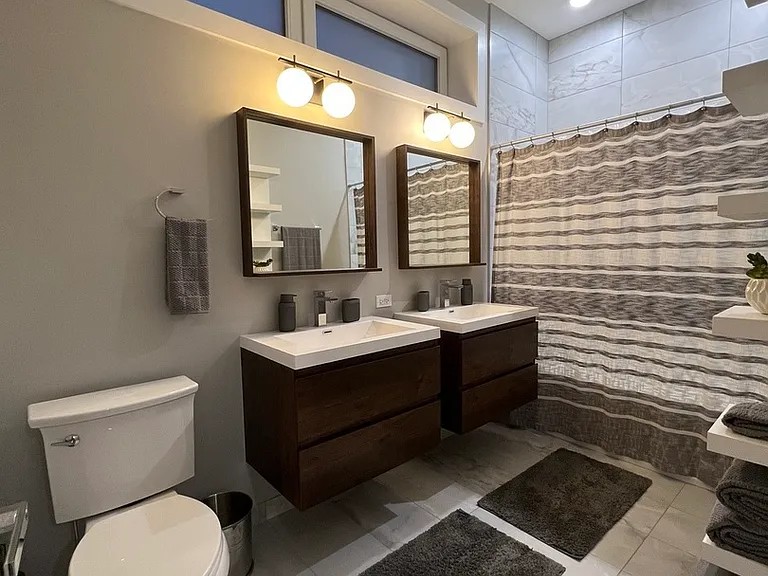 815 N Richmond St #301 — Photo 14