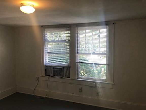 Studio Livingroom/Bedroom