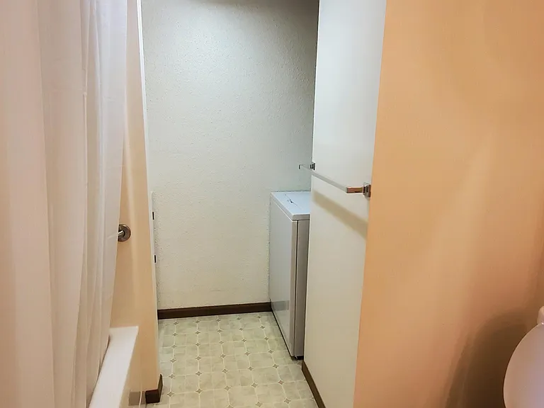 611 Airport Ave — Photo 3