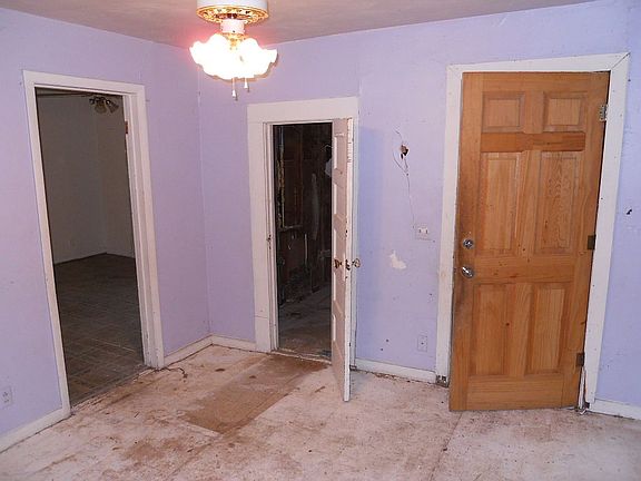5th image of 909 12th St NE