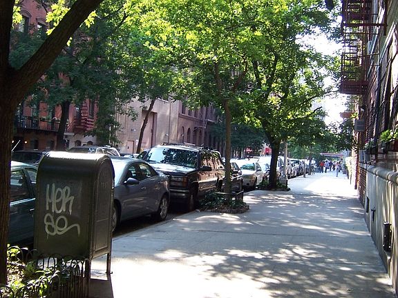 2nd image of 125 W 16th St APT 136