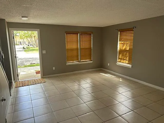2 bed, 2.5 bath, 1062 sqft, $2,200 — Photo 3