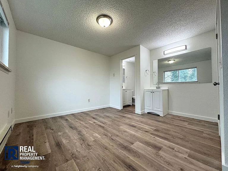 DB&D Realty LLC - 4016 — Photo 6