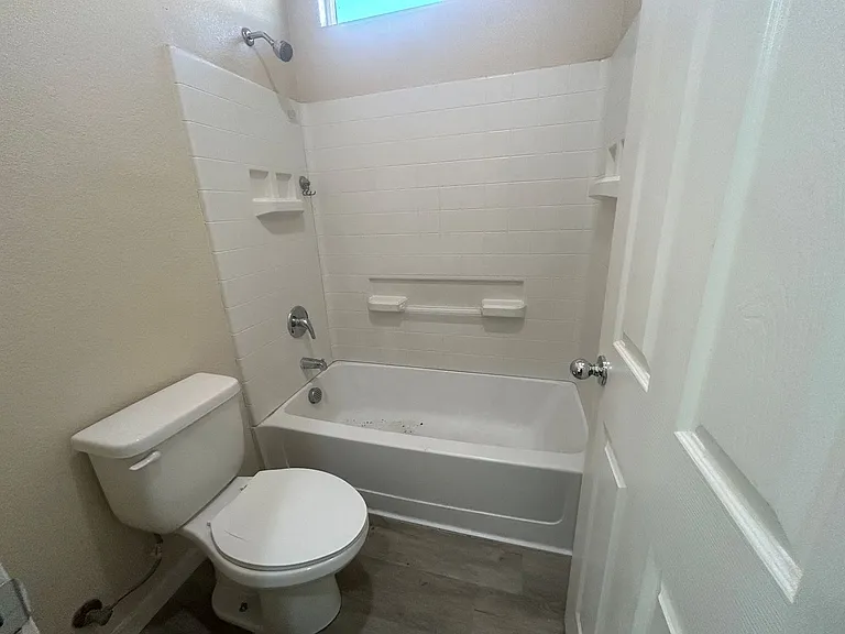 518 Samuel Way — Photo 8