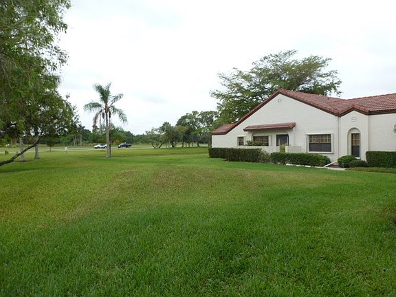 4th image of 5782 Parkwalk Cir W