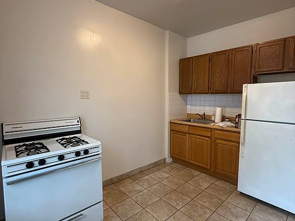 2nd image of 32-48 41st St #1D