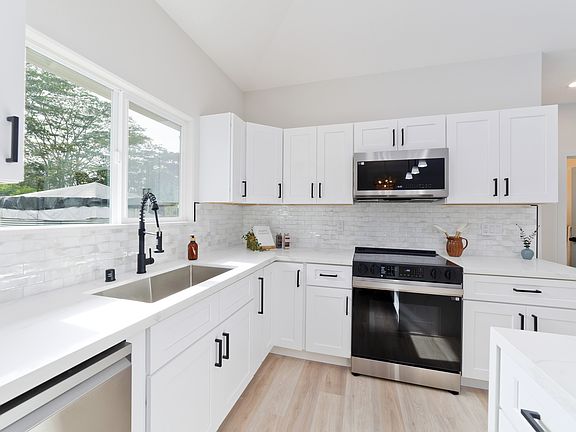 5th image of 15-1926 10th Ave