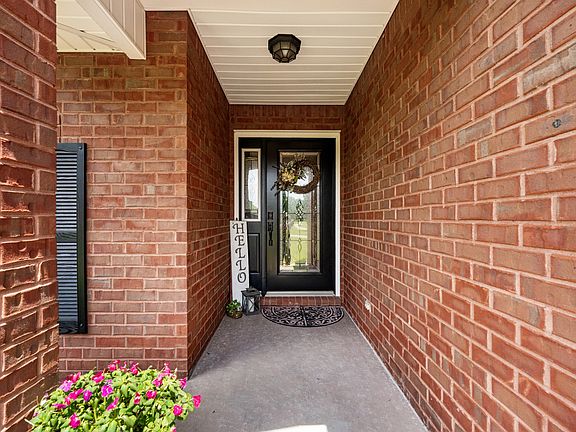 5th image of 133 Hidden Cove Ct
