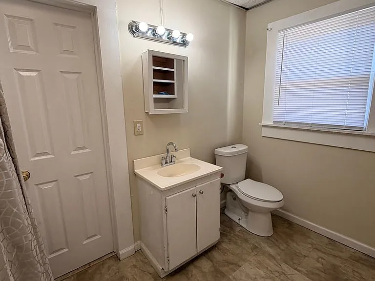 1300 N Broad St NE — Photo 24