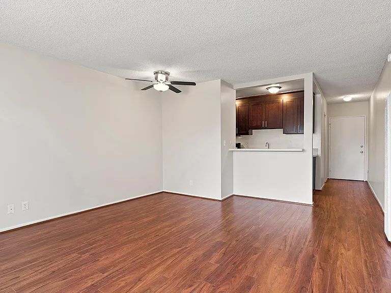 Riverside Villa Apartments — Photo 23