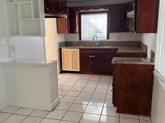 4th image of 3913 W 118th St #3913