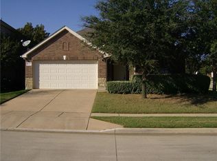 10049 Daly Dr, Hurst, TX 76053