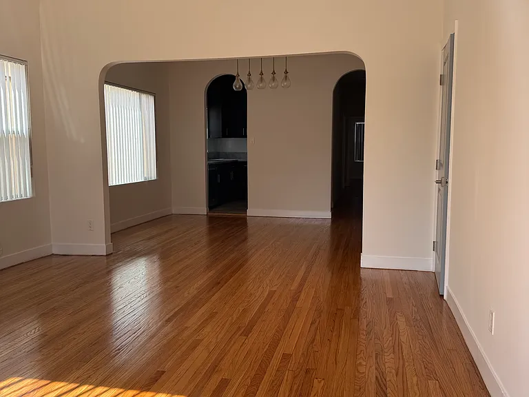 1147 Gordon St — Photo 9
