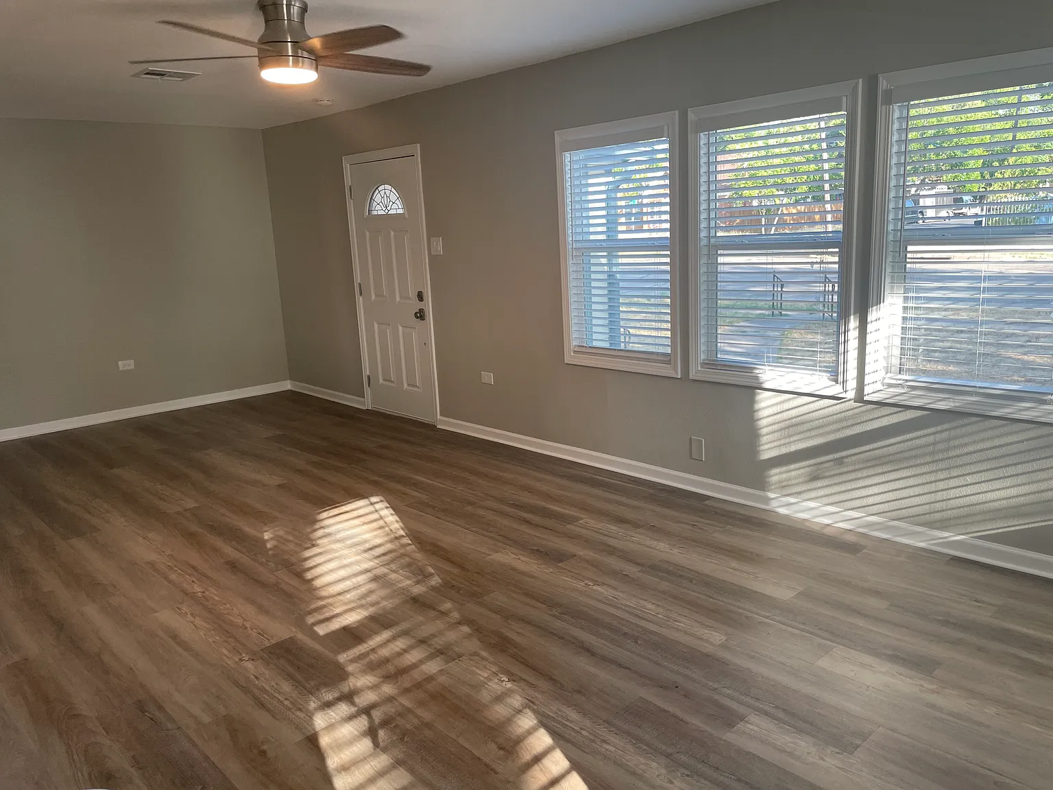 3 bed, 1192 sqft, $1,750 — Photo 3