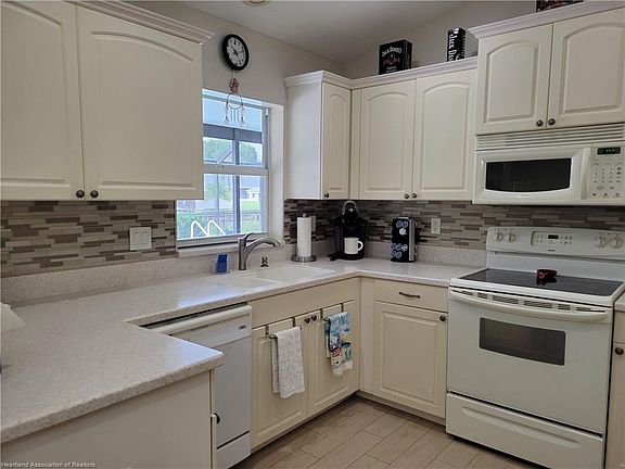 4th image of 3010 Jacaranda Ave