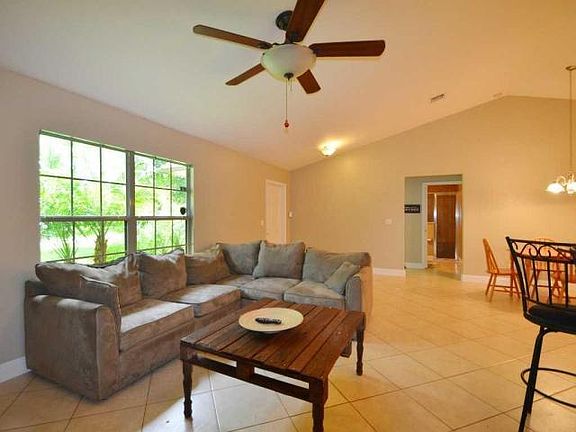 4th image of 650 SE Clifton Ln
