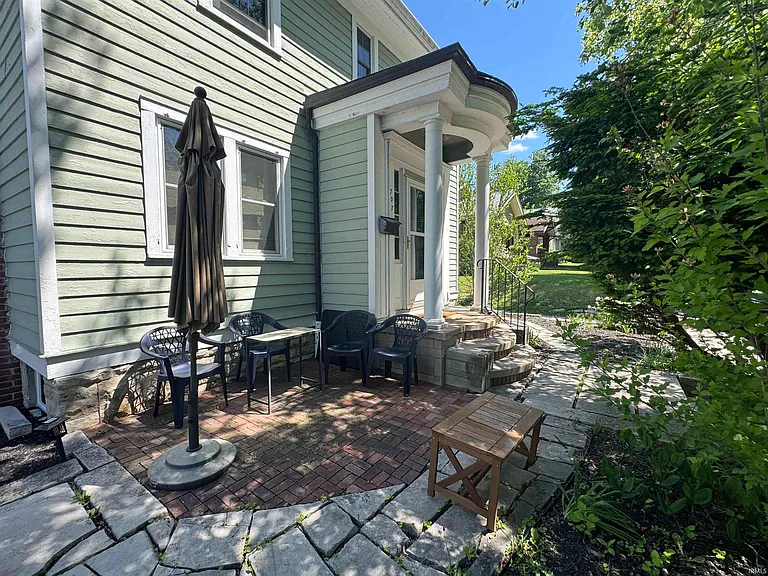 707 E University St — Photo 2