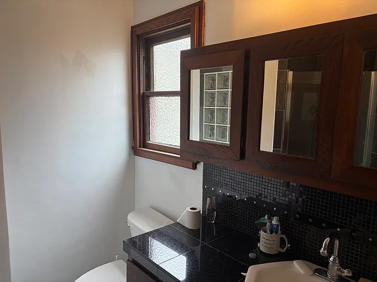 2139 H St — Photo 5
