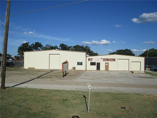 1st image of 440 Broadway St
