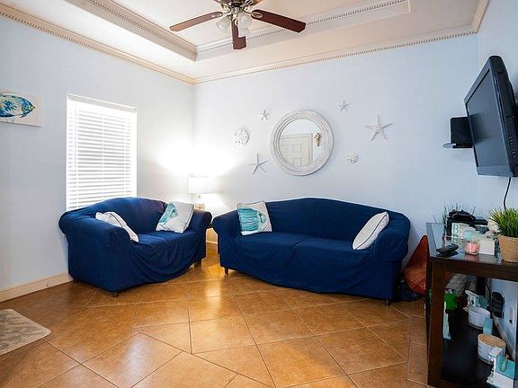4th image of 105 E Pike St #3