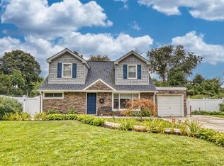 40 Asbury Ave E, Westbury, NY 11590