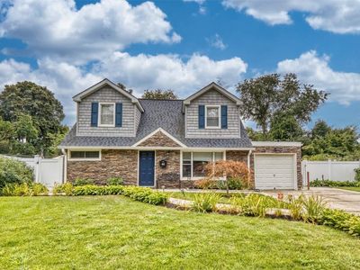 40 Asbury Avenue E, Westbury, NY, 11590