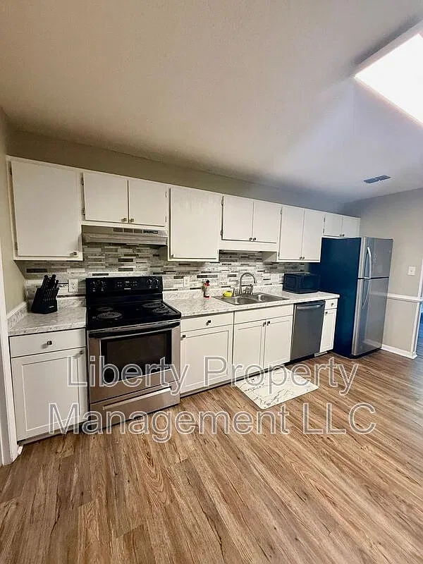 2 bed, 1.5 bath, 900 sqft, $1,150 — Photo 3