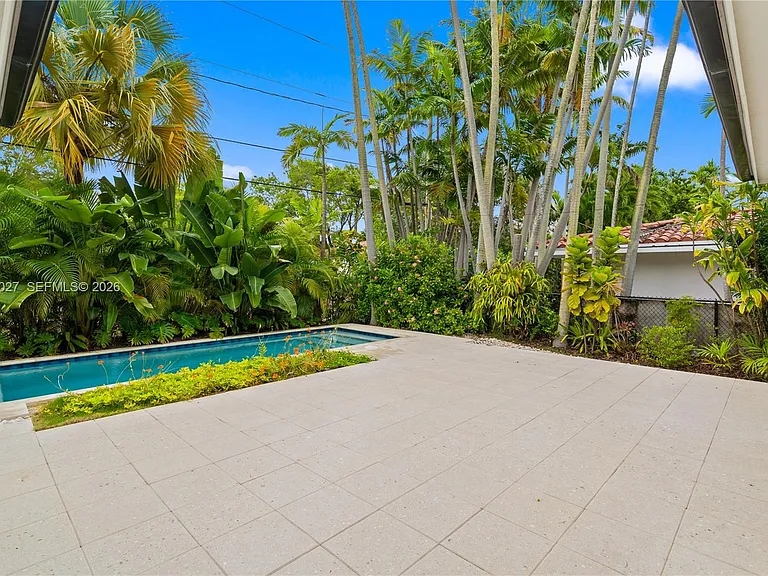 517 Palermo Ave — Photo 6