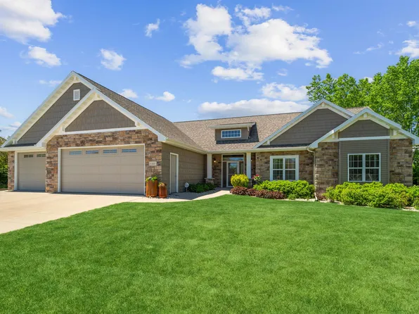 N1457 Heron Ridge Ct, Greenville, WI 54942