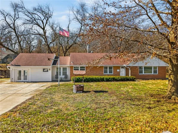 7000 NW Waukomis Dr, Kansas City, MO 64151