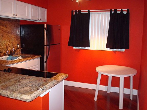 5th image of 17 NE 2nd Ave APT 208