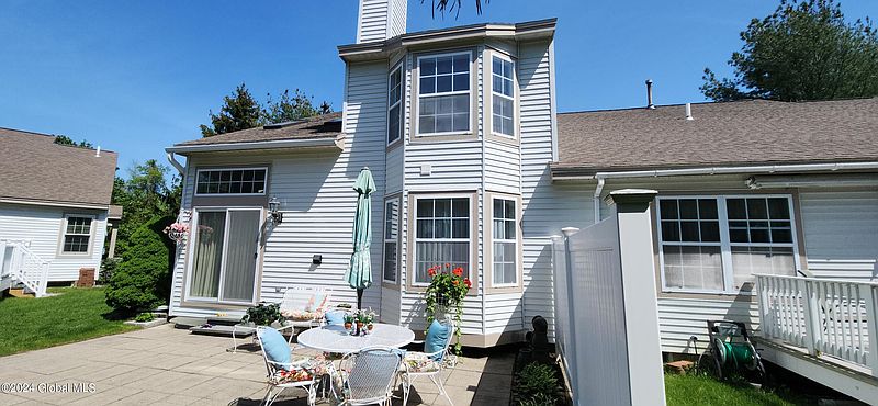 3rd image of 35 Highpointe Drive