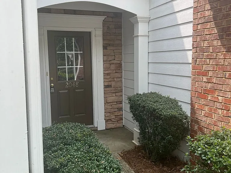 2048 Fosco Dr — Photo 2