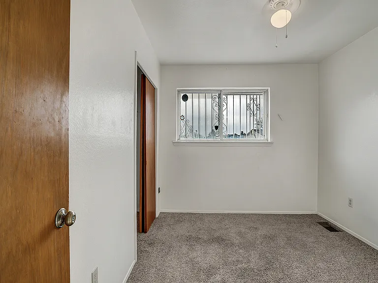 213 Clairemont Dr — Photo 10
