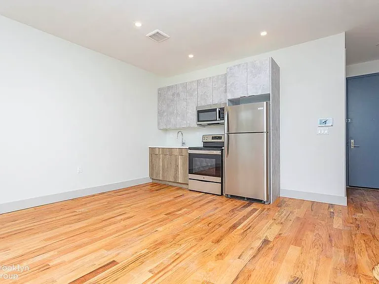 1300 Halsey St #2A — Photo 7