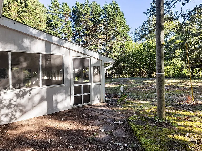 415 Bashford Rd — Photo 7
