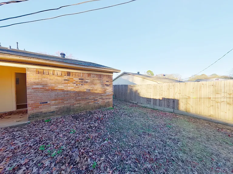 805 W 38th St — Photo 12