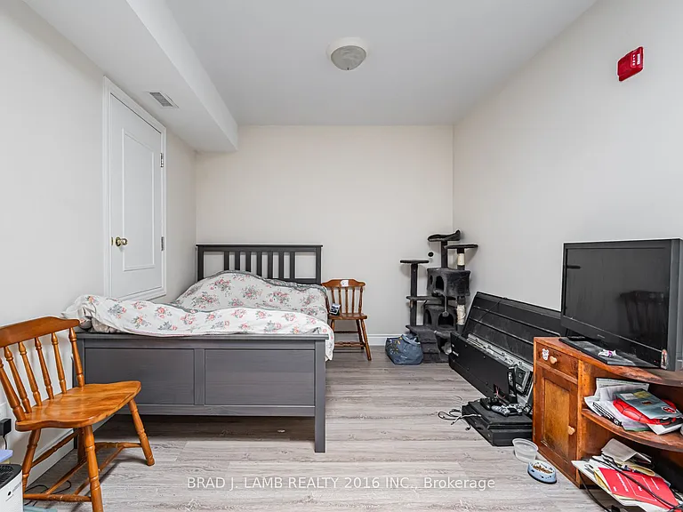 2904 A Danforth Ave #3 — Photo 11