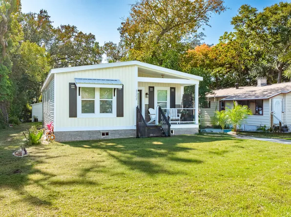 121 12th St, Holly Hill, FL 32117