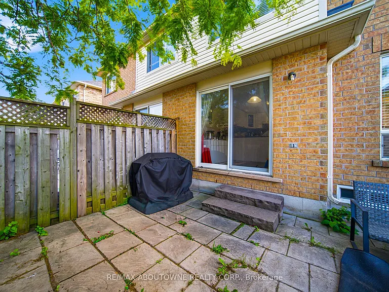 902 Gazley Cir — Photo 36