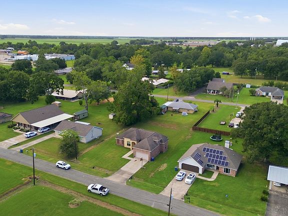 3rd image of 213 Louisiana Dr