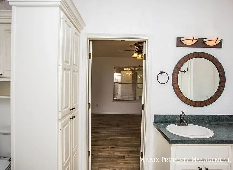 3305 103rd St — Photo 15